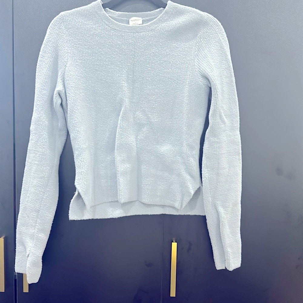Abercrombie and Fitch women’s Light baby blue cropped sweater, size small